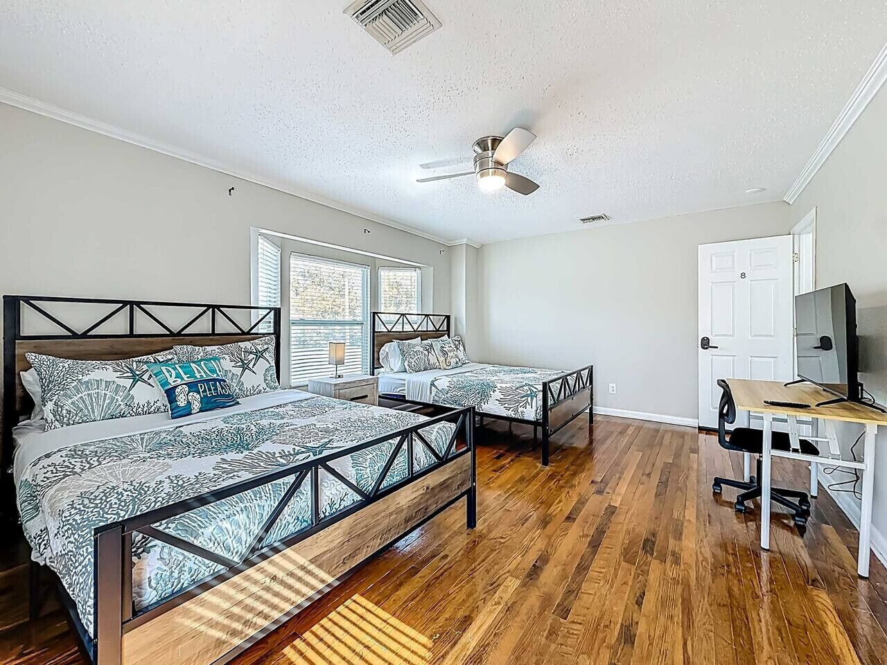 7 bedrooms, desk, iron/ironing board, travel crib