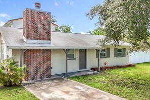 Exterior - Spacious 7BR Largo Home with Hot Tub (Largo)