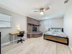 7 bedrooms, desk, iron/ironing board, travel cot - Spacious 7BR Largo Home with Hot Tub (Largo)