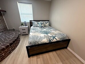 7 bedrooms, desk, iron/ironing board, travel crib