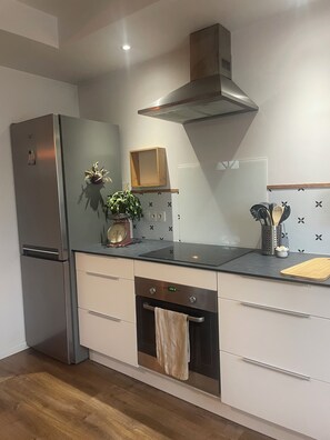 Fridge, microwave, oven, stovetop - Renovated town house, close to all amenities. (Condom)