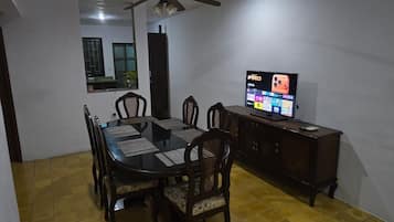 Family House | Living area | 32-inch flat-screen TV with digital channels