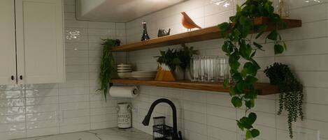 Micro-ondes, four, plaque de cuisson, lave-vaisselle