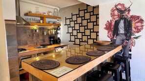 Refrigerador, microondas, horno, placa de cocina