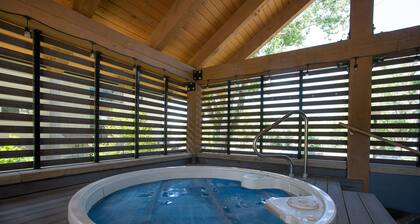 Walk to Slopes! Cozy 2BR w/ Fireplace & Hot Tub