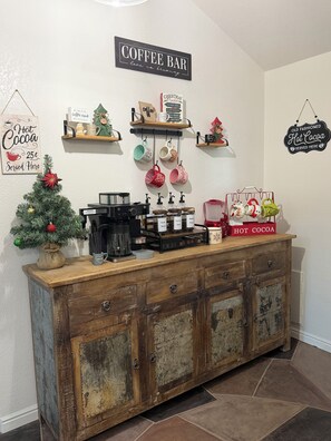 Dining - Stoneman Cabin Peaceful Retreat (Williams)