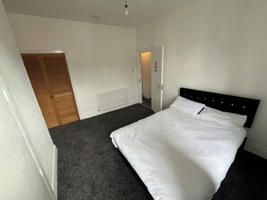 3 bedrooms, bed sheets