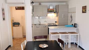 Micro-ondes, four, plaque de cuisson, lave-vaisselle
