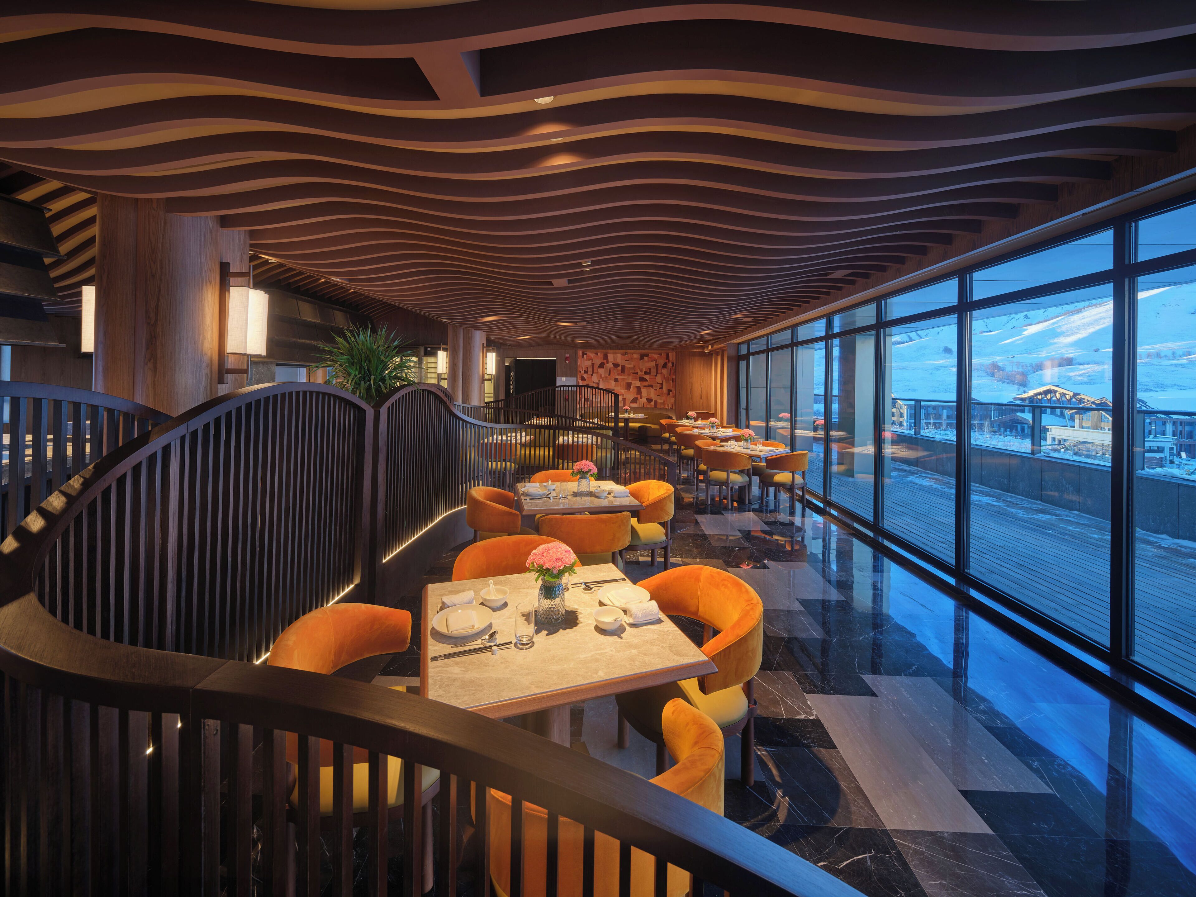 Daily buffet breakfast (CNY 382 per person)