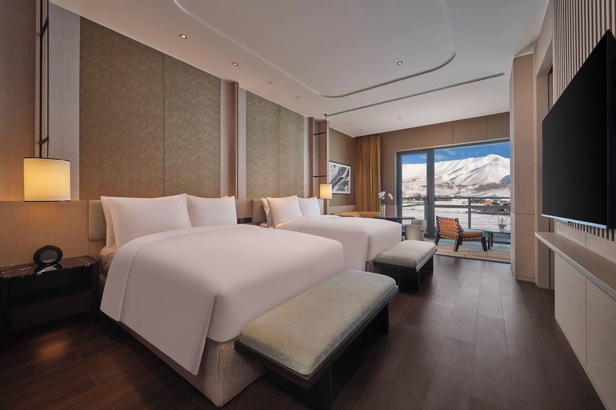 Deluxe Room, 2 Queen Beds, Hill View | Down duvets, memory-foam beds, minibar, in-room safe