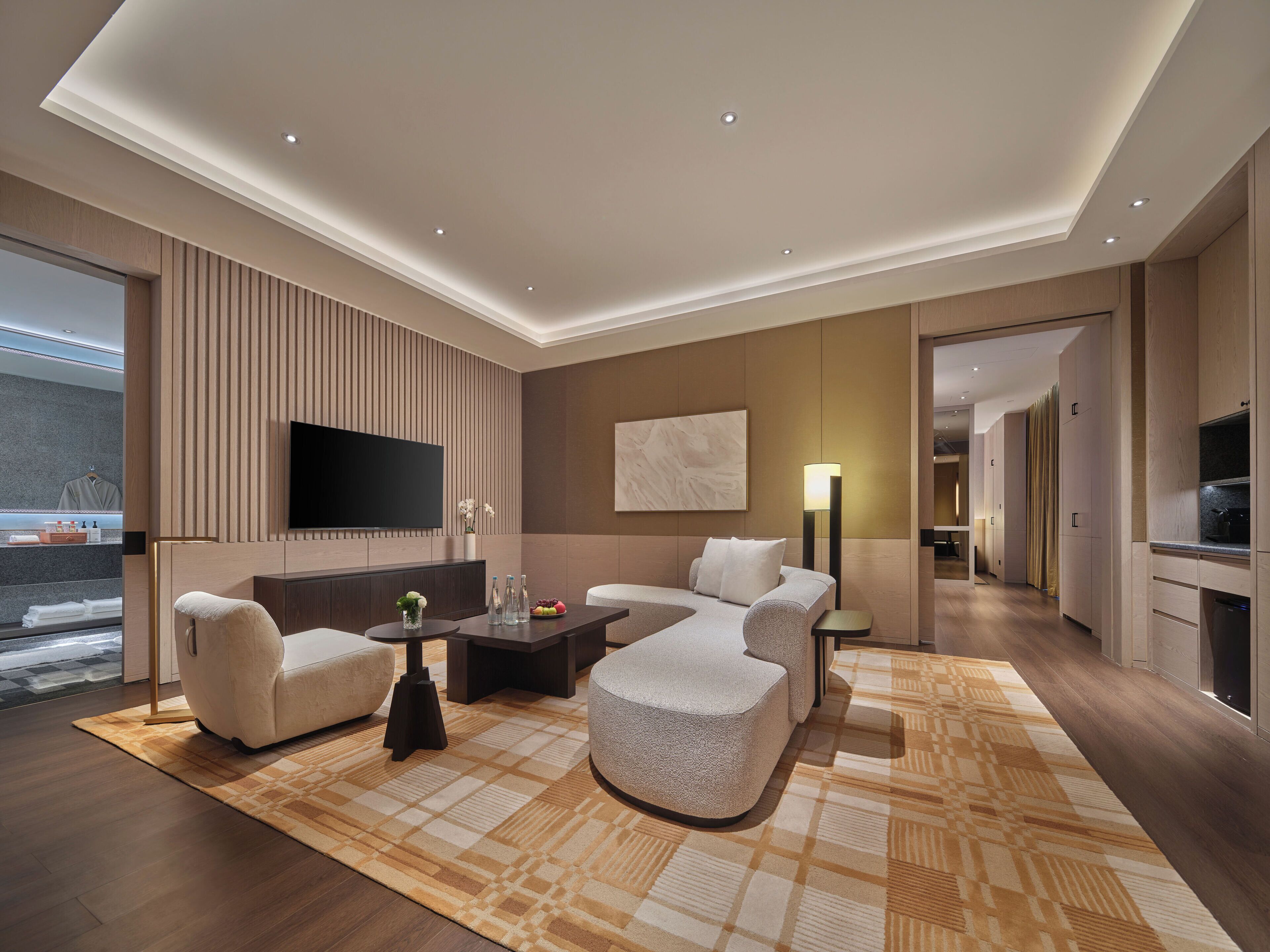 Deluxe-Suite, 2 Schlafzimmer | Wohnbereich | 65-Zoll-LED-Fernseher mit Kabelempfang, Fußbodenheizung