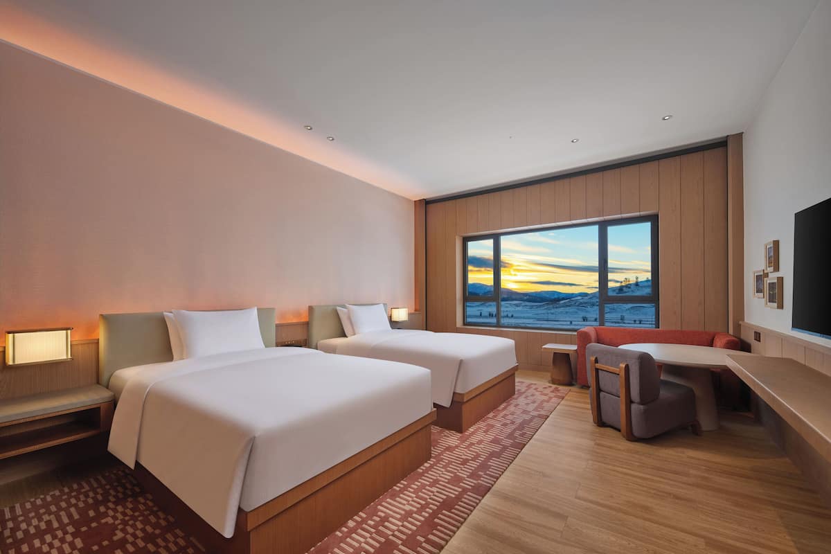 Daunenbettdecken, Betten mit Memory-Foam-Matratzen, Minibar, Zimmersafe