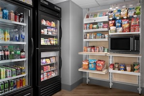 Snack bar - Spark By Hilton Northborough (Northborough)