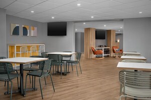 包含每日自助早餐