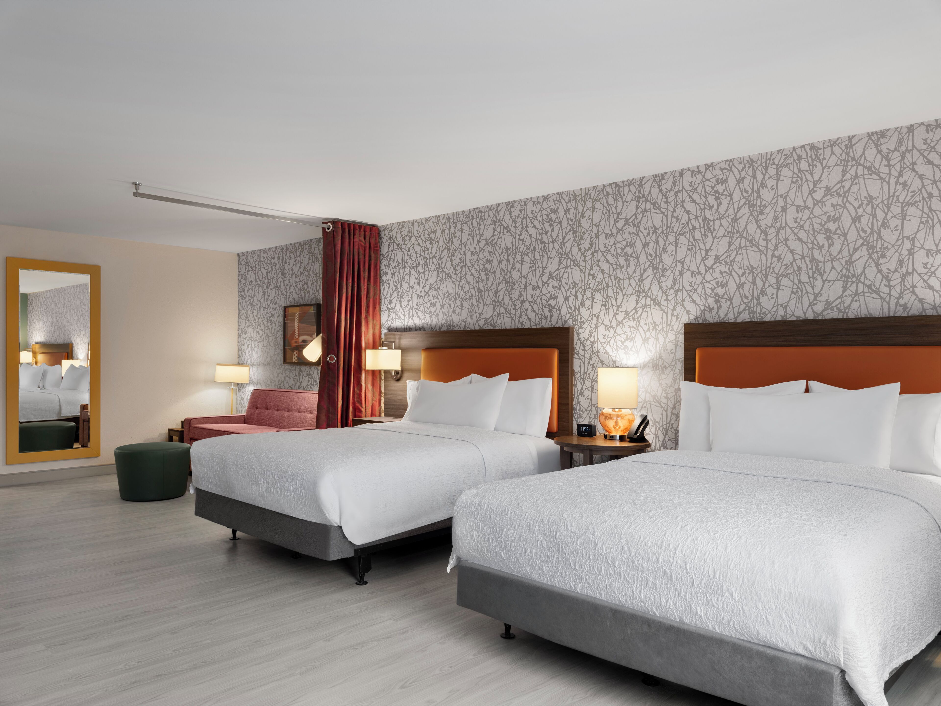 Δωμάτιο, 2 Queen Κρεβάτια, Πρόσβαση για Άτομα με Αναπηρία, Μπανιέρα (Mobility & Hearing) | Δωρεάν Wi-Fi, κλινοσκεπάσματα 