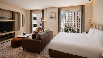 Junior Suite, 1 King Bed (Palm) | City view