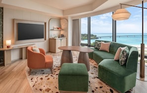 Suite Deluxe, 1 très grand lit | Coin séjour | Télévision à écran plat de 55 pouces avec chaînes par satellite