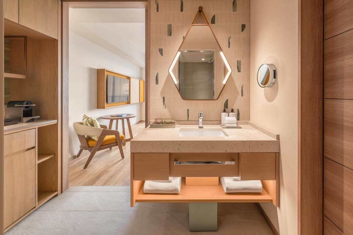 Chambre Deluxe, 2 lits une place, balcon | Salle de bain | Articles de toilette gratuits, sĂšche-cheveux, chaussons, bidet