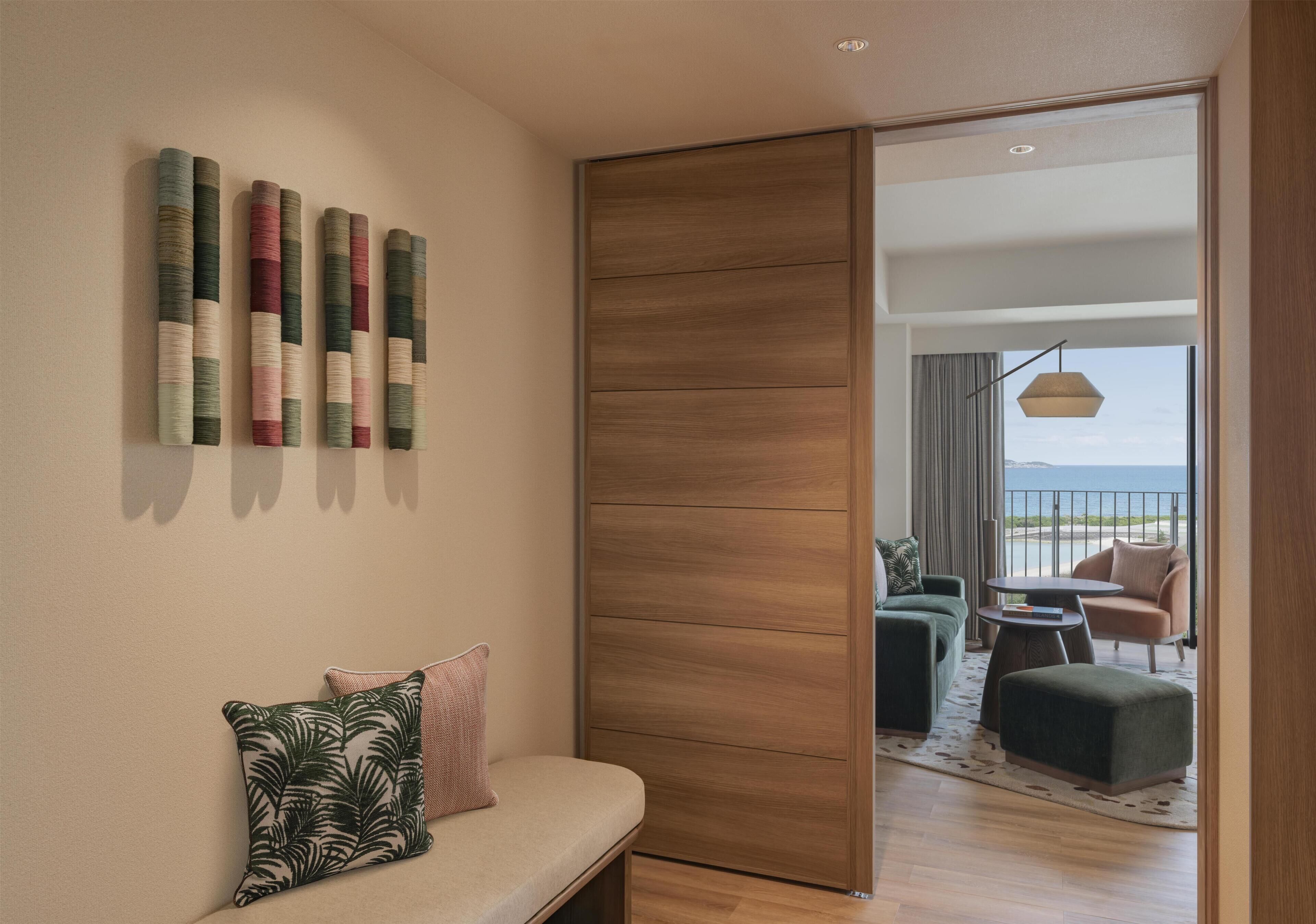 Premium-svíta - 2 einbreið rúm | Stofa | 55-tommu flatskjársjónvarp með gervihnattarásum