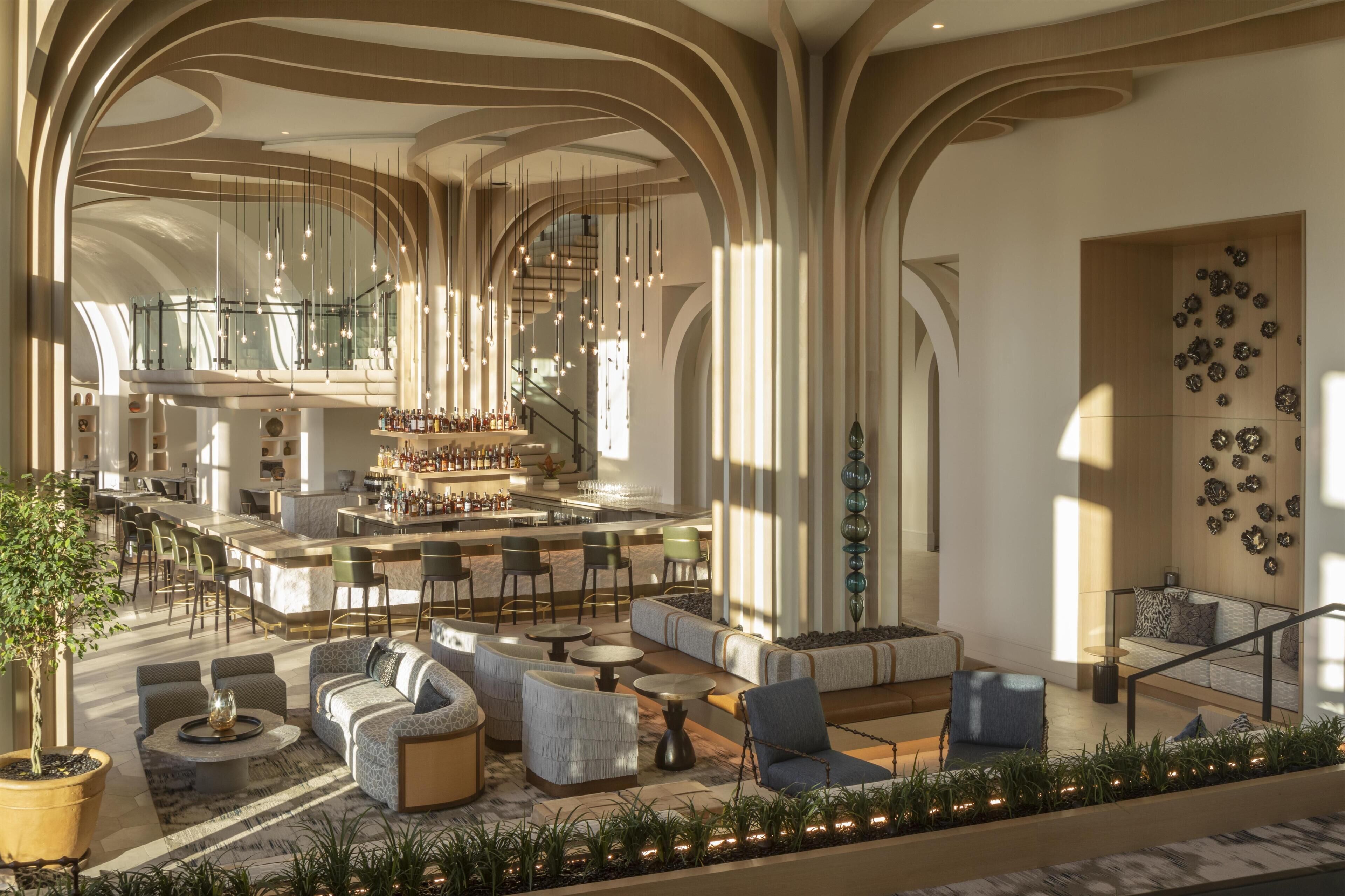 4 bars/lounges