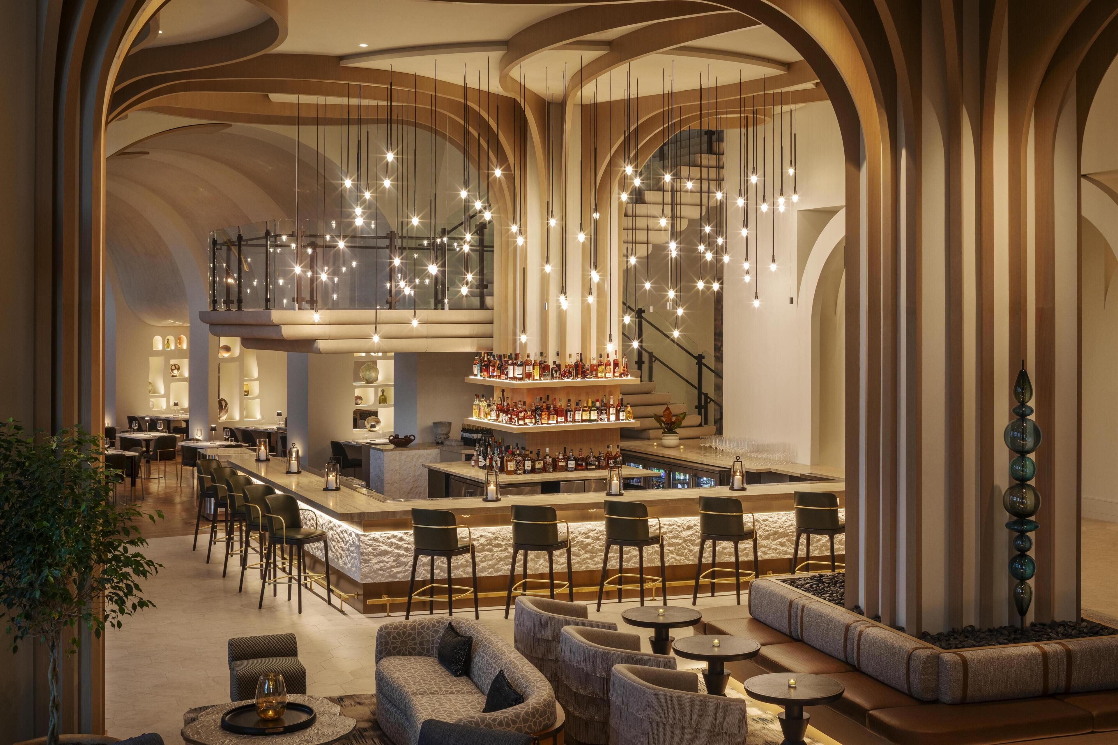 4 Bars/Lounges