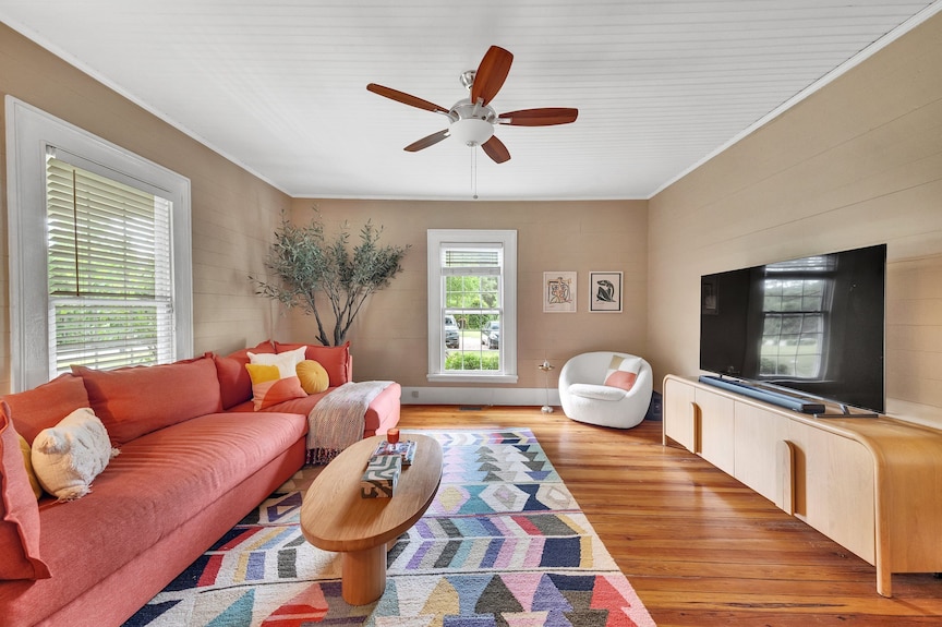 Eclectic 1906 Farmhouse: 2 Acres, Fire Pit, Minutes To Lake Norman & Charlotte - Charlotte, NC