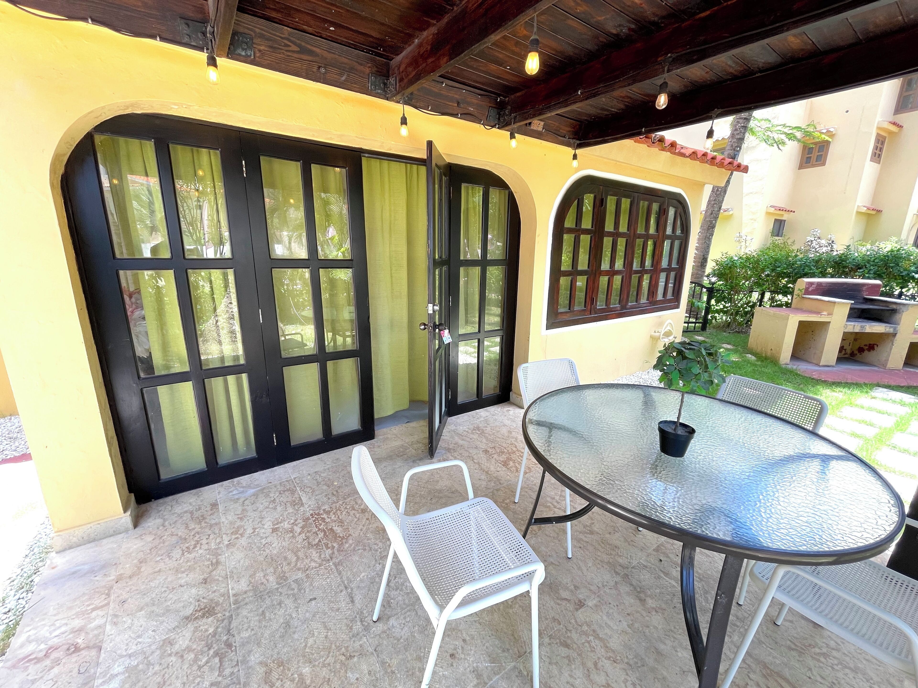 Huvila, 2 makuuhuonetta, näköala puutarhaan | Terassi/patio