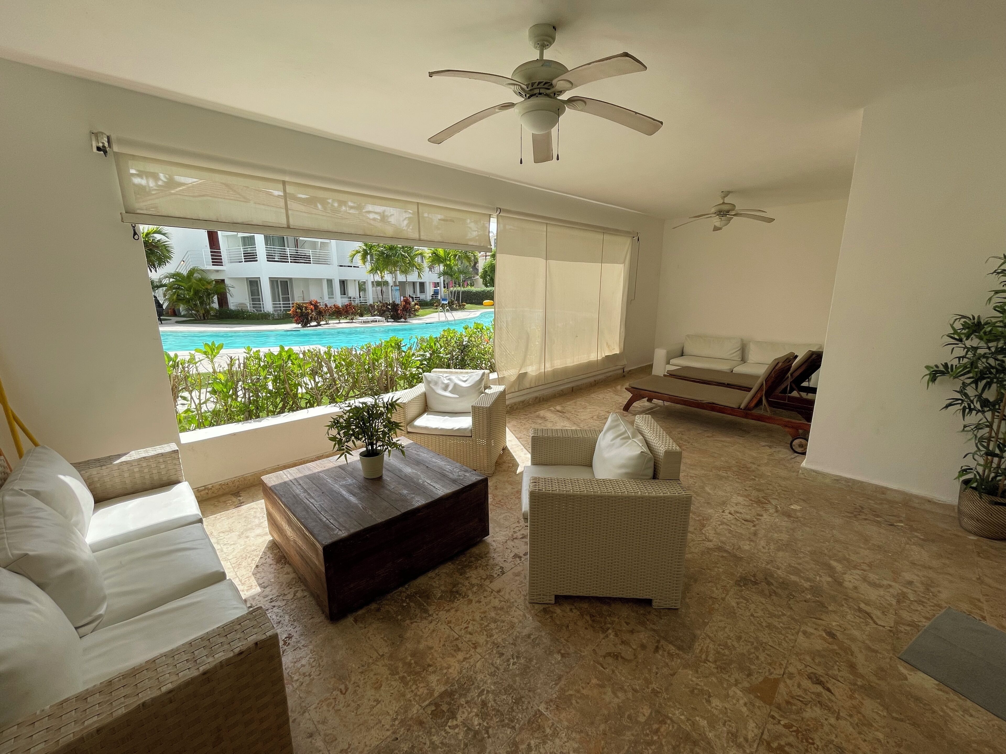 Huoneisto, 2 makuuhuonetta, uima-altaan luona | Terassi/patio