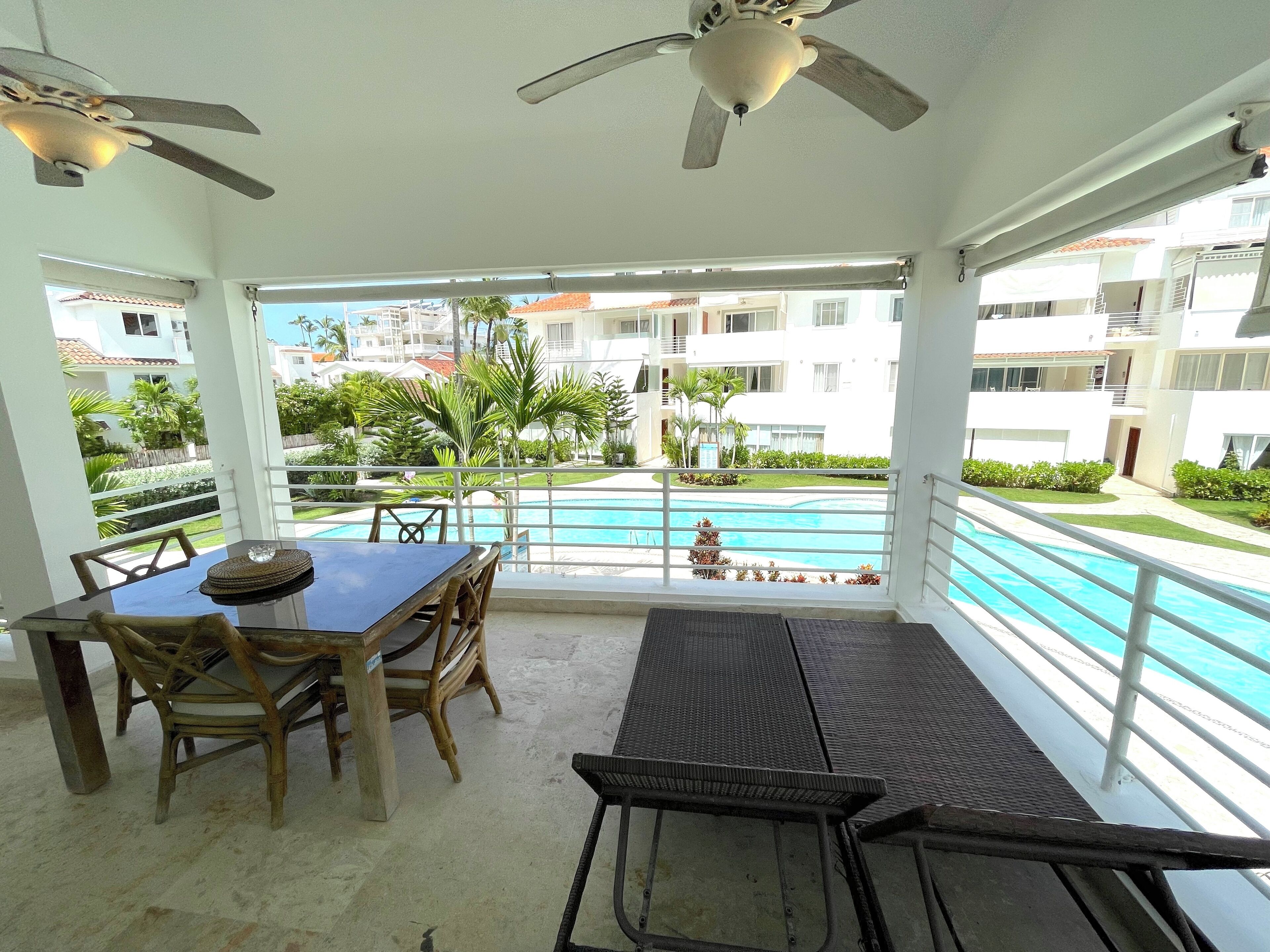 Huvila, 2 makuuhuonetta, näköala uima-altaalle | Terassi/patio