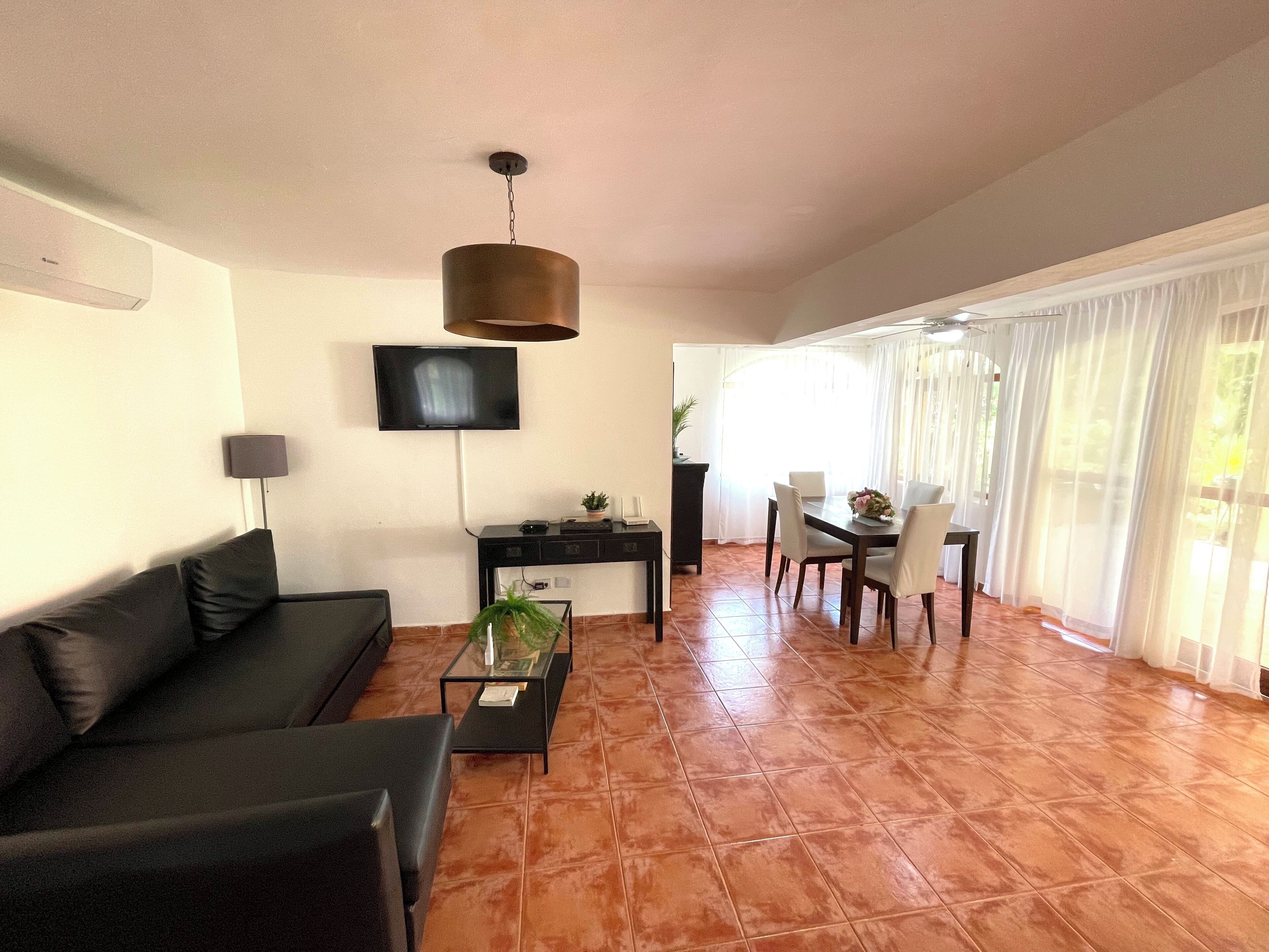 Huvila, 3 makuuhuonetta, terassi, puutarha-alue | Oleskelualue | LCD-televisio