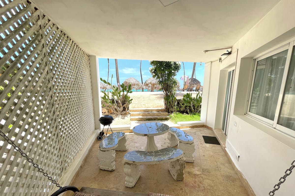 Apartamento luxo, 2 quartos, vista para o oceano | Terraço/pátio