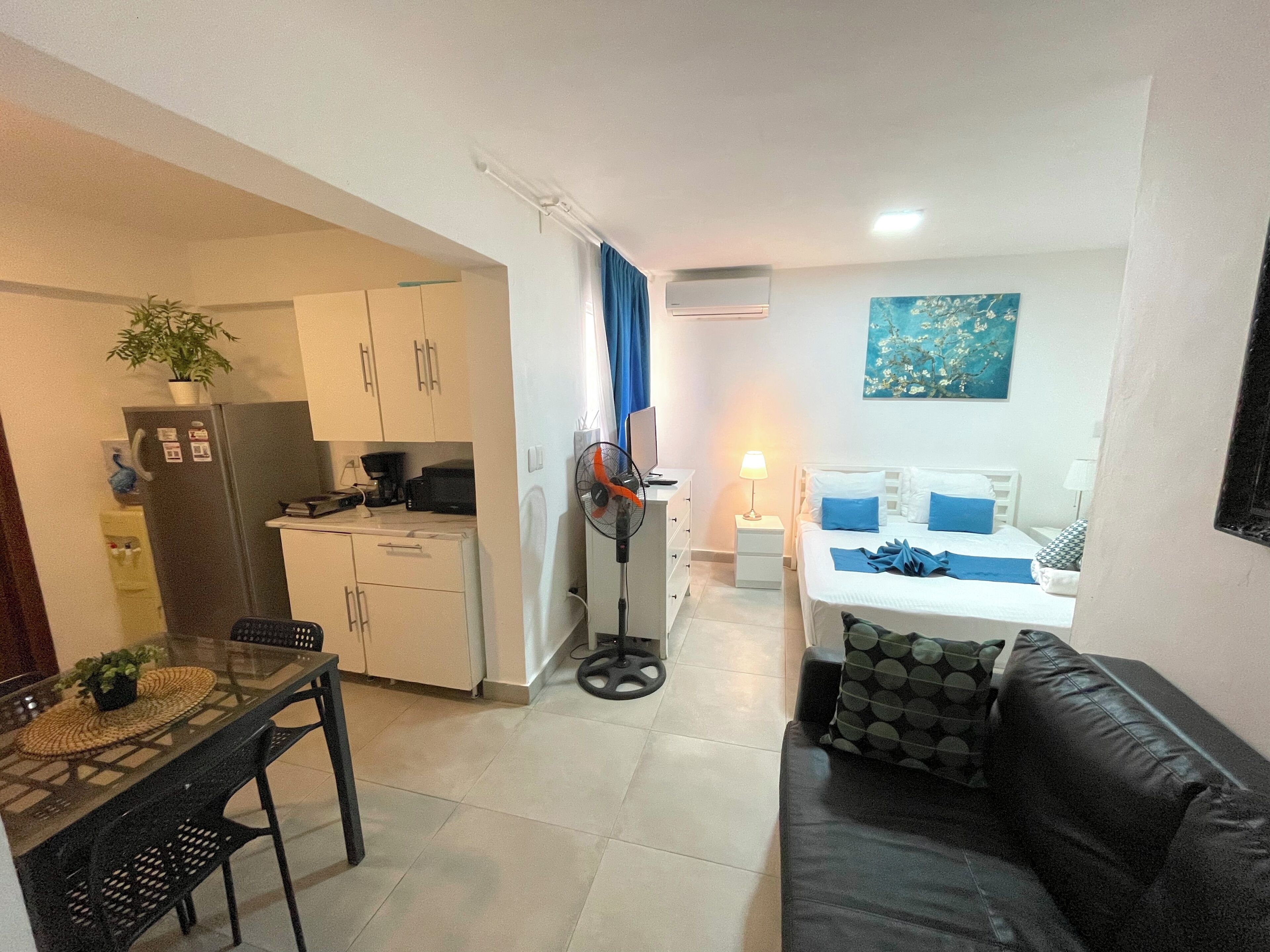 Studio, rannalla | Ruokailu omassa huoneessa