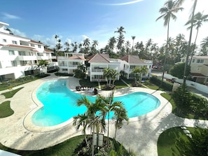 Apartamento, 2 quartos, vista para a piscina | Vista do quarto