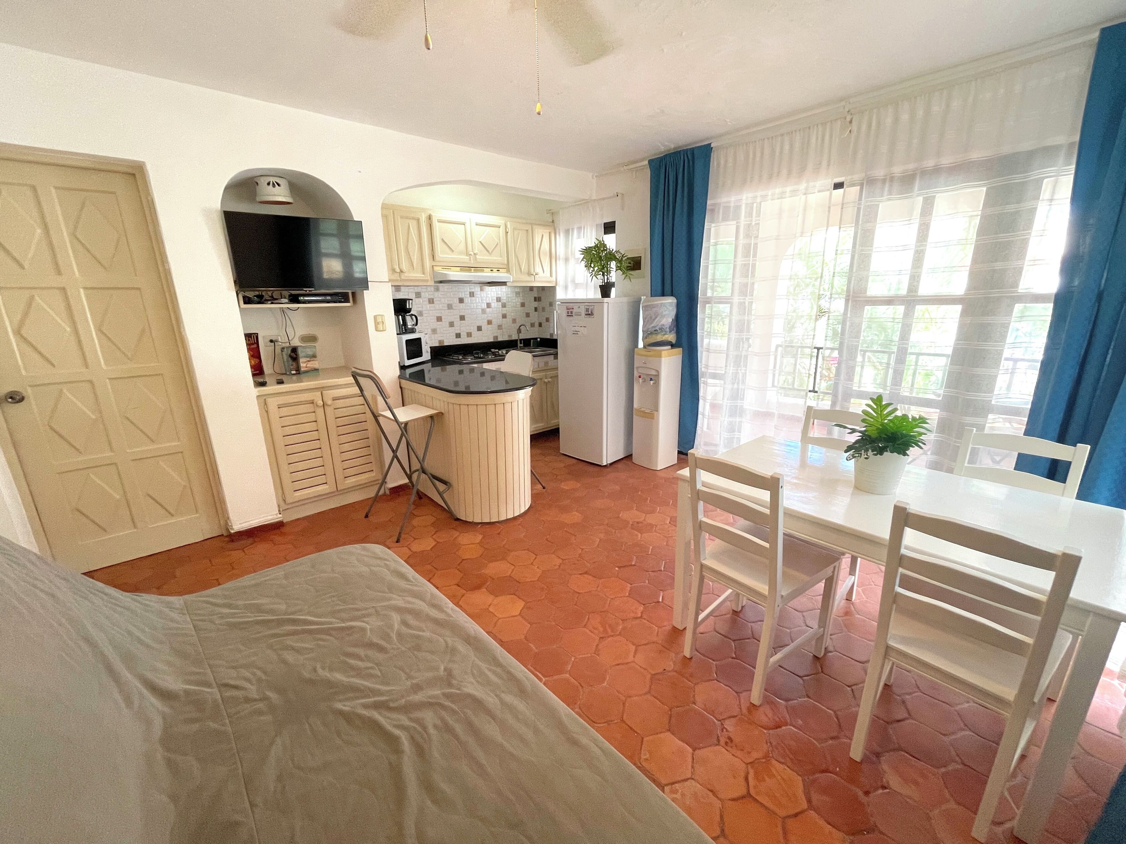 Huvila, 1 makuuhuone, parveke, näköala puutarhaan | Ruokailu omassa huoneessa