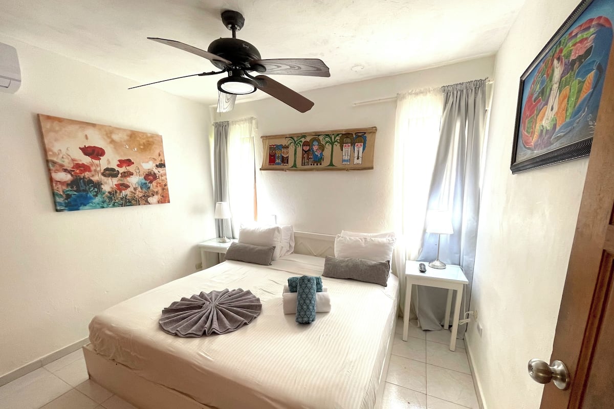 Vila, 3 quartos, ao lado da praia | Cofres nos quartos, Wi-Fi de cortesia