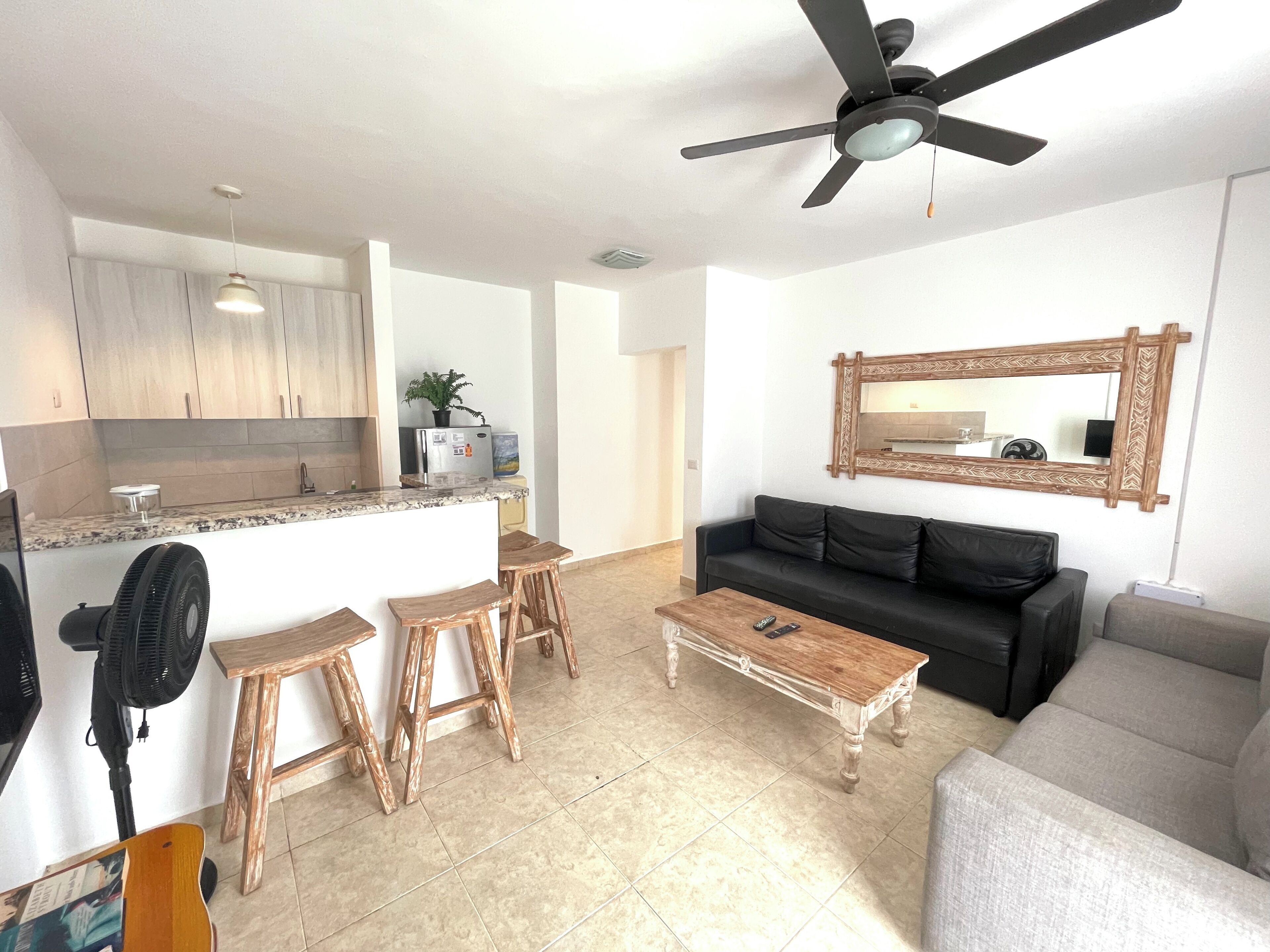 Huoneisto, 2 makuuhuonetta, terassi, näköala uima-altaalle | Oleskelualue | LCD-televisio