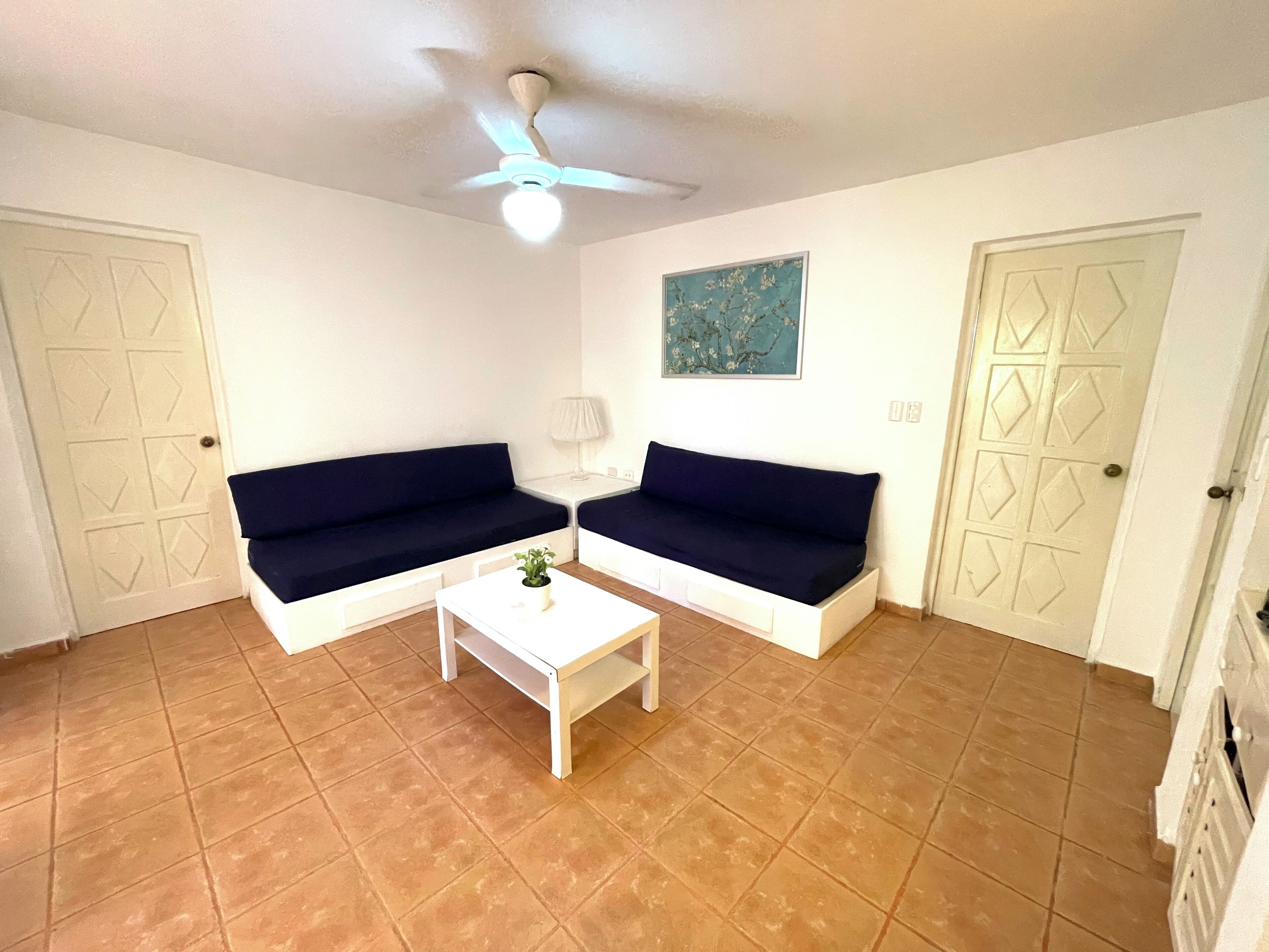 Huvila, 2 makuuhuonetta, parveke, näköala puutarhaan | Oleskelualue | LCD-televisio