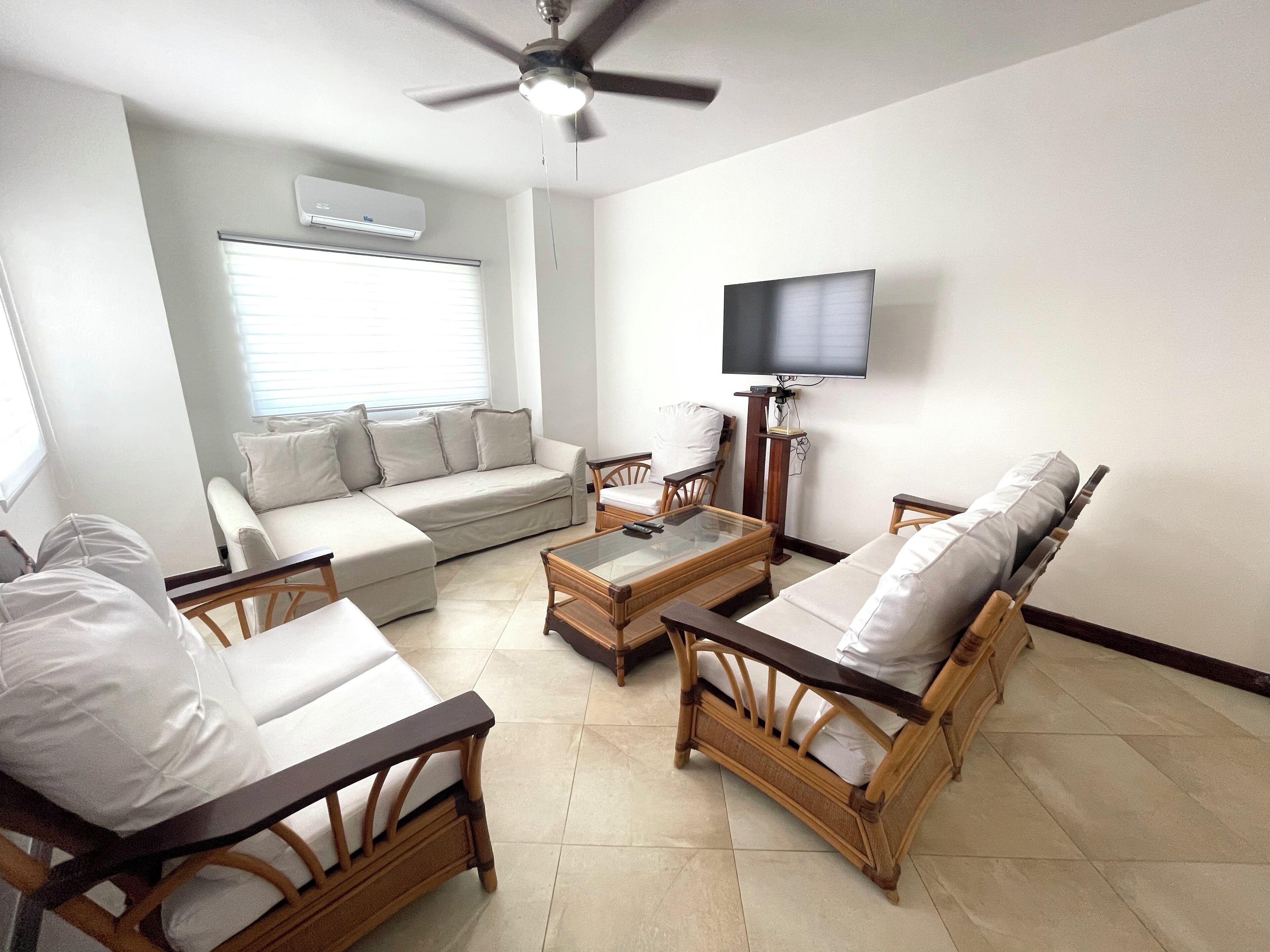 Huoneisto, 1 makuuhuone, näköala lomakeskukseen | Oleskelualue | LCD-televisio