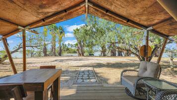 Glamping Tent 2 | Blackout drapes, iron/ironing board, free WiFi