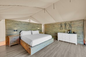 Superior tent | Verduisterende gordijnen, een strijkplank/strijkijzer, gratis wifi