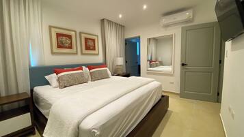 2 bedrooms, iron/ironing board, internet, bed sheets
