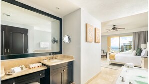 Shower, hair dryer, towels, soap - Cozy 1-bedroom resort with AC, fitness room in charming Cancun (Cancun)