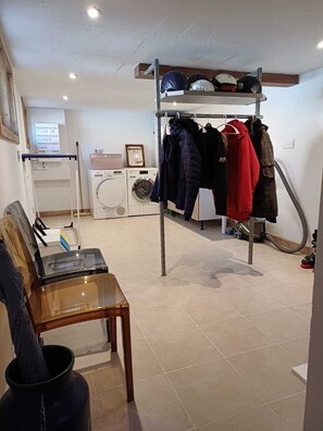 المنشأة من الداخل