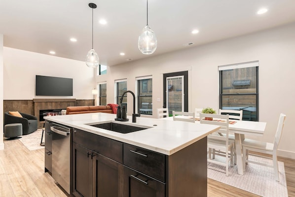 Interior - Basecamp Stays: Vibrant & Chic Pad, Hot Tub, & AC! (Driggs)