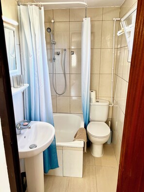 مجففات شعر، مناشف، ورق حمّام