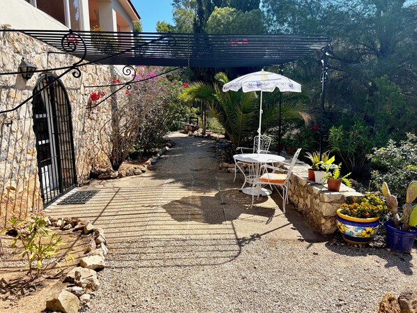 تناول الطعام بالخارج