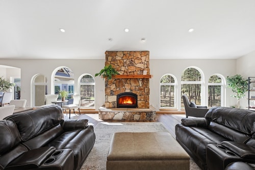 Luxury Forest Retreat near USAFA–6 bedrooms, 5 bathrooms, Indoor Pool & Theater