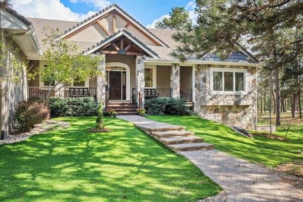 Exterior - Luxury Forest Retreat near USAFA–6 bedrooms, 5 bathrooms, Indoor Pool & Theater (Colorado Springs)