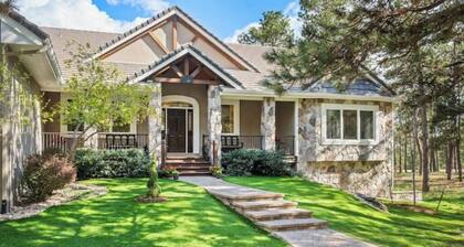 Luxury Forest Retreat near USAFA–6 bedrooms, 5 bathrooms, Indoor Pool & Theater