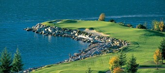 Hilltop Retreat - Private Entrance & Parking